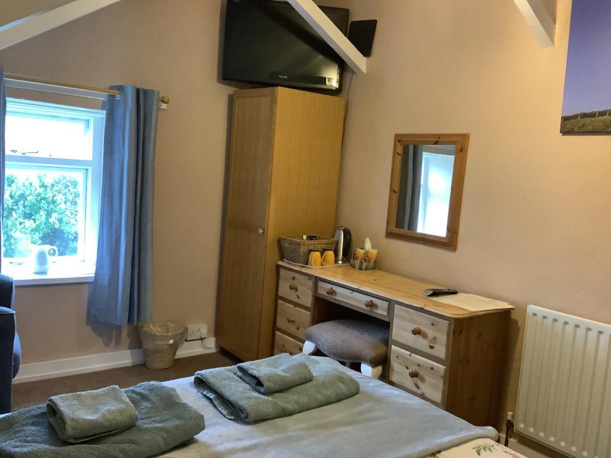 ليزارد Haelarcher Farmhouse And Helicopter B&B المظهر الخارجي الصورة